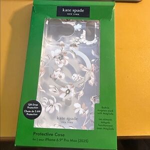 Kate Spade White Floral iPhone 6.9" Pro Max Case
